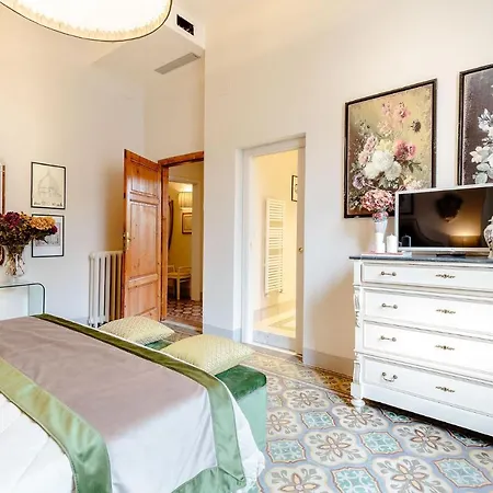 Apartman The Park View 4 Bedrooms With Terrace And Elevator Inside The Walls Of