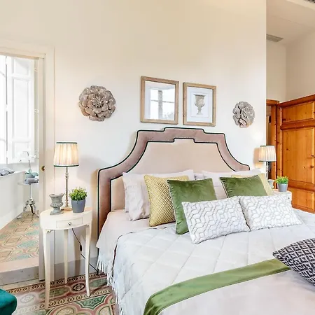 The Park View 4 Bedrooms With Terrace And Elevator Inside The Walls Of Apartman Lucca