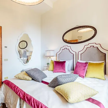 The Park View 4 Bedrooms With Terrace And Elevator Inside The Walls Of Apartman Lucca